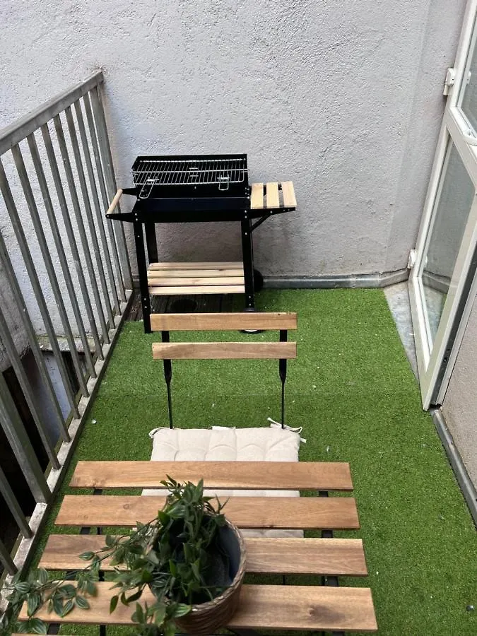 Cozy Market-Square Retreat Located In The Heart Of The 10Th District Вена