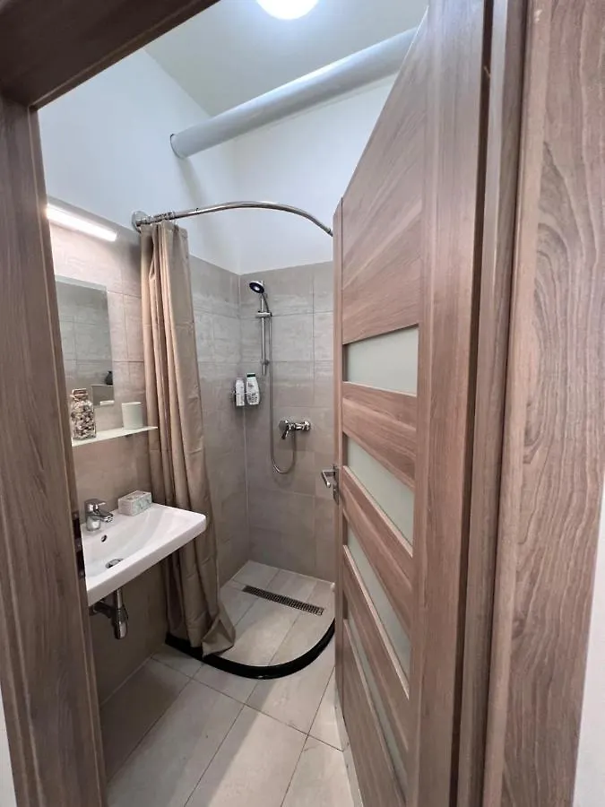 Cozy Market-Square Retreat Located In The Heart Of The 10Th District Вена