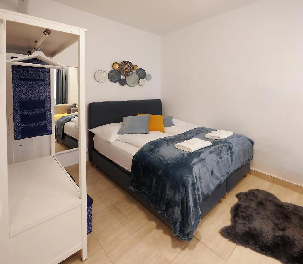 Cozy Market-Square Retreat Located In The Heart Of The 10Th District Вена