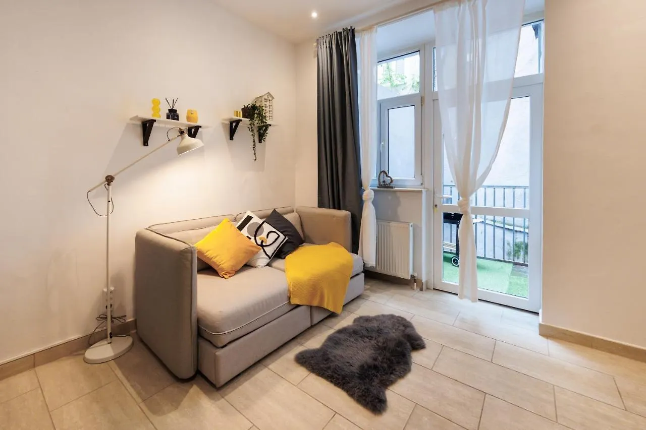 Cozy Market-Square Retreat Located In The Heart Of The 10Th District Вена 0*,
