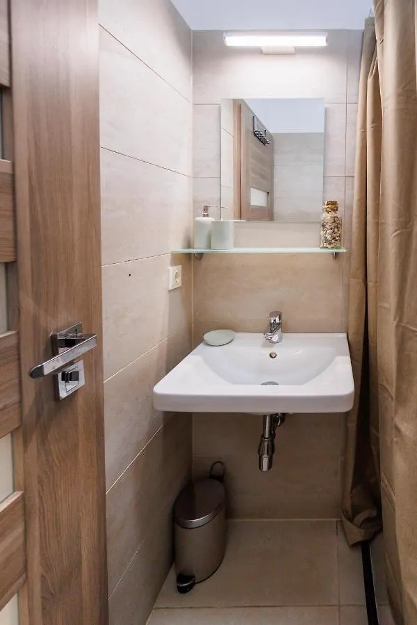 Apartament Cozy Market-Square Retreat Located In The Heart Of The 10Th District Viena