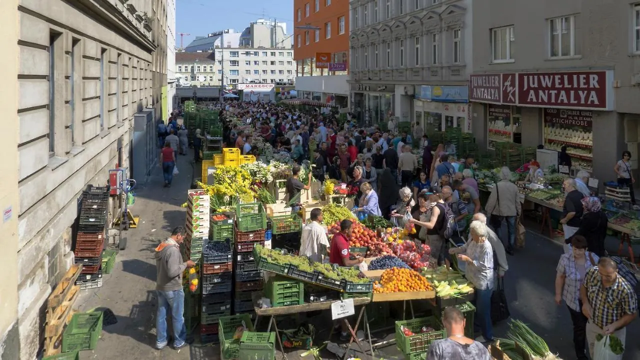 Апартаменты Cozy Market-Square Retreat Located In The Heart Of The 10Th District Вена Австрия